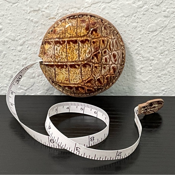Brahmin Tape Measure CANYON  MELBOURNE Leather Retractable & Light Weight - Picture 1 of 5